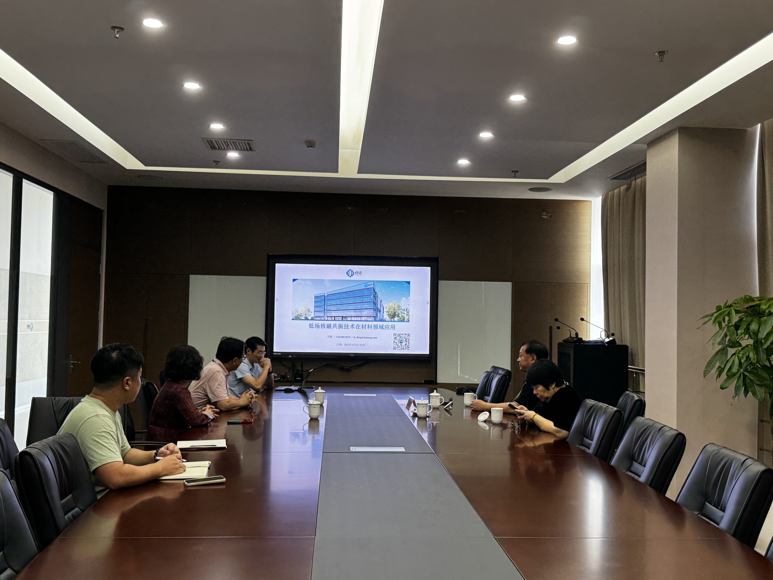 中国科学院江雷院士莅临万象城平台考察指导！